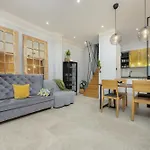 Dwupietrowy Apartament Dla 7 Osob Z Ogrodkiem By Noclegi Renters